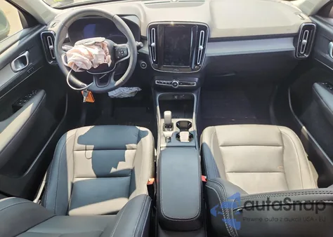 2025 Volvo Xc40 Core z USA, uszkodzony, nr VIN YV4L12UJ0S2468016